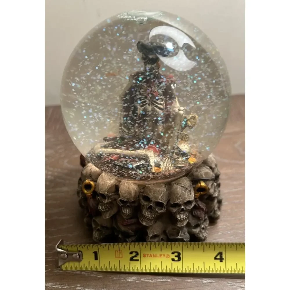SKELETON SNOW GLOBE 5.5” Skull Head Base Halloween Spooky Gothic Gold Bones EUC‎
